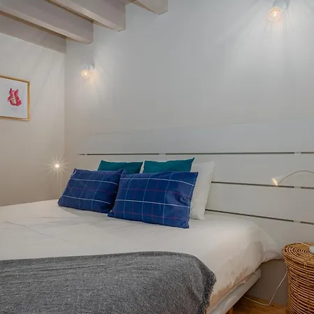 Artist's Loft *