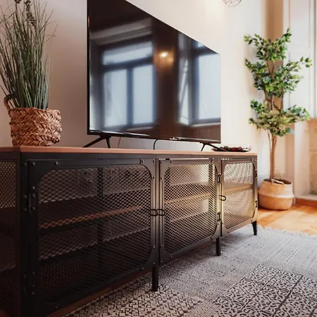 Artist's Loft *